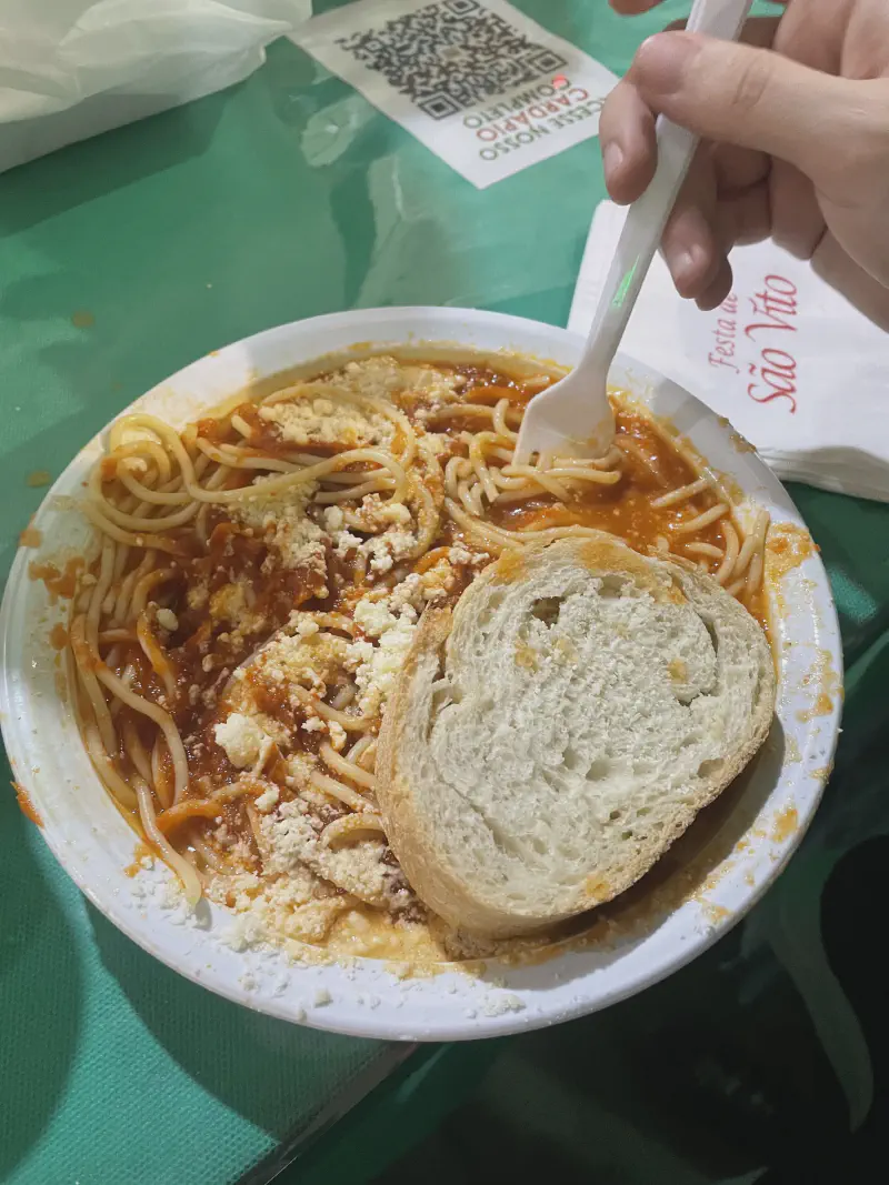 
Spaghetti al sugo.
