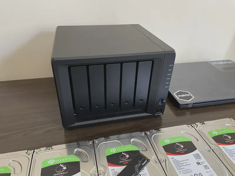 
DS1520+, 5x4TB ST4000VN008 and 1TB SKC3000S1024G.
(2022-12-26)
